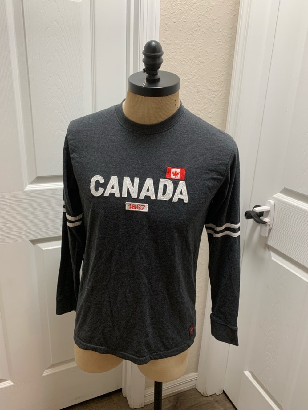 Canada Athletics Long Sleeve T-Shirt Men Size Lare Gray White Striped Spellout